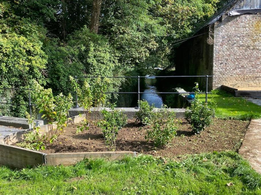 Gite Des Usines De Moulins Anhee Exterior photo